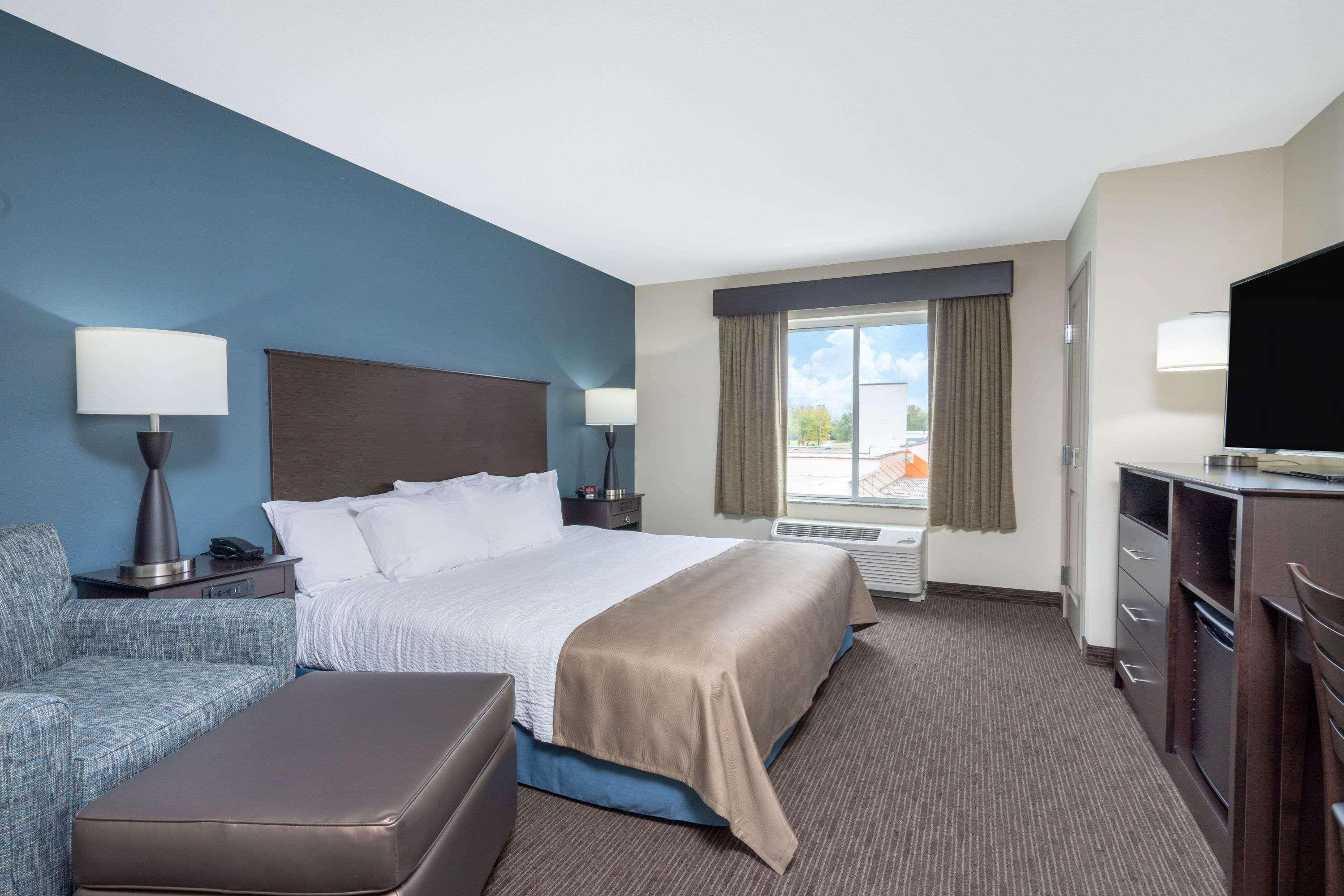 Americinn By Wyndham Windom Экстерьер фото
