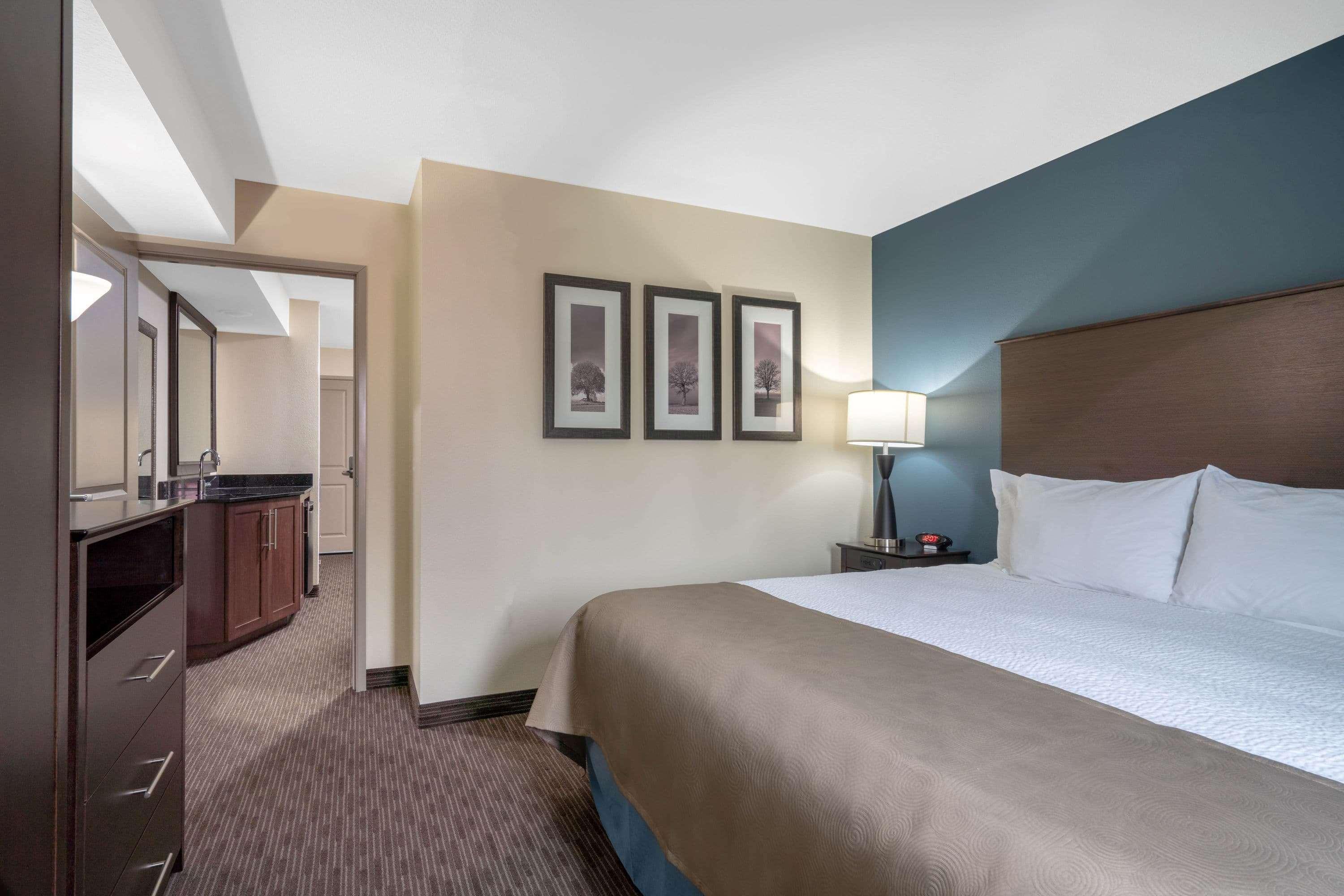 Americinn By Wyndham Windom Экстерьер фото