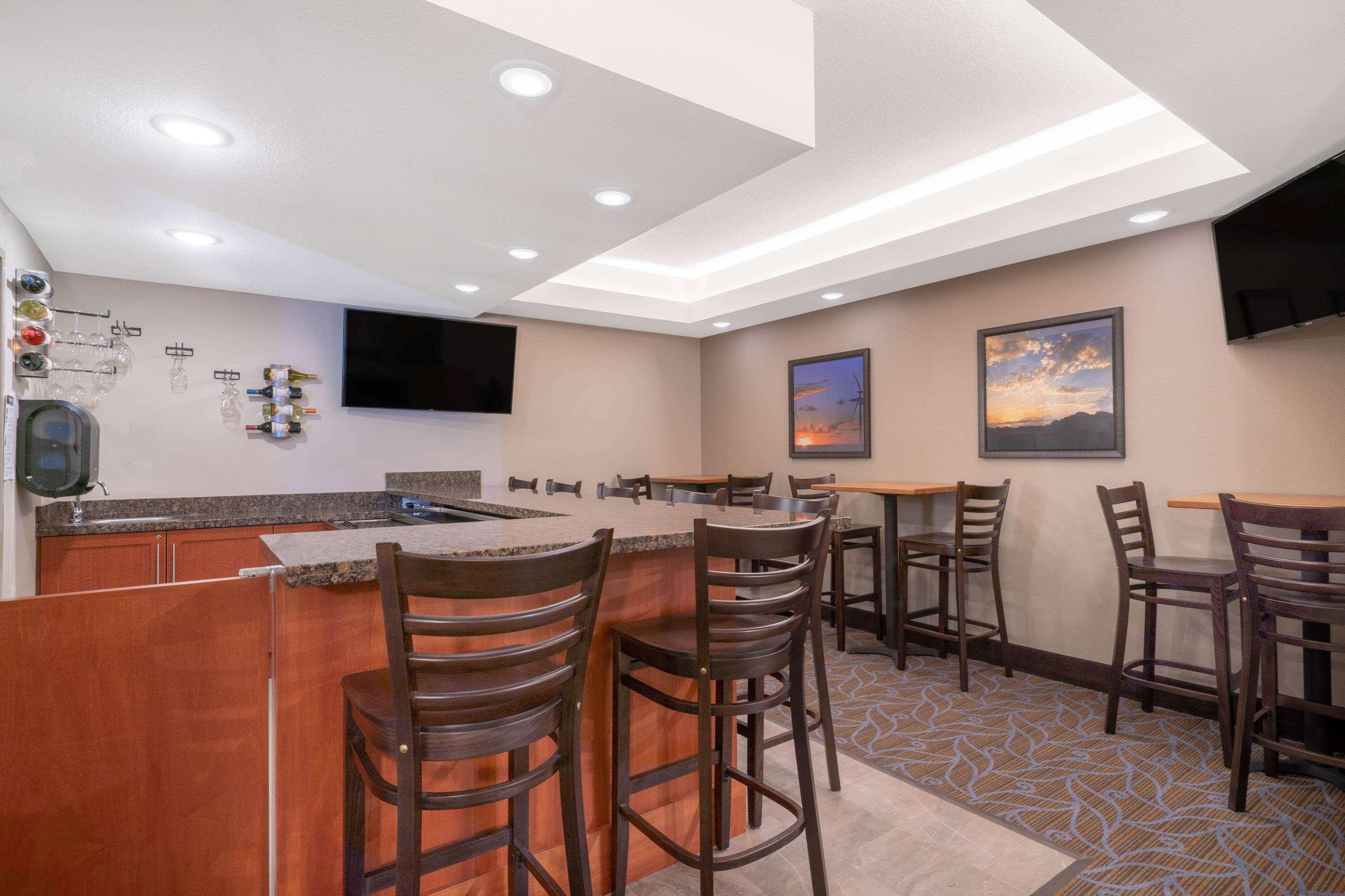 Americinn By Wyndham Windom Экстерьер фото