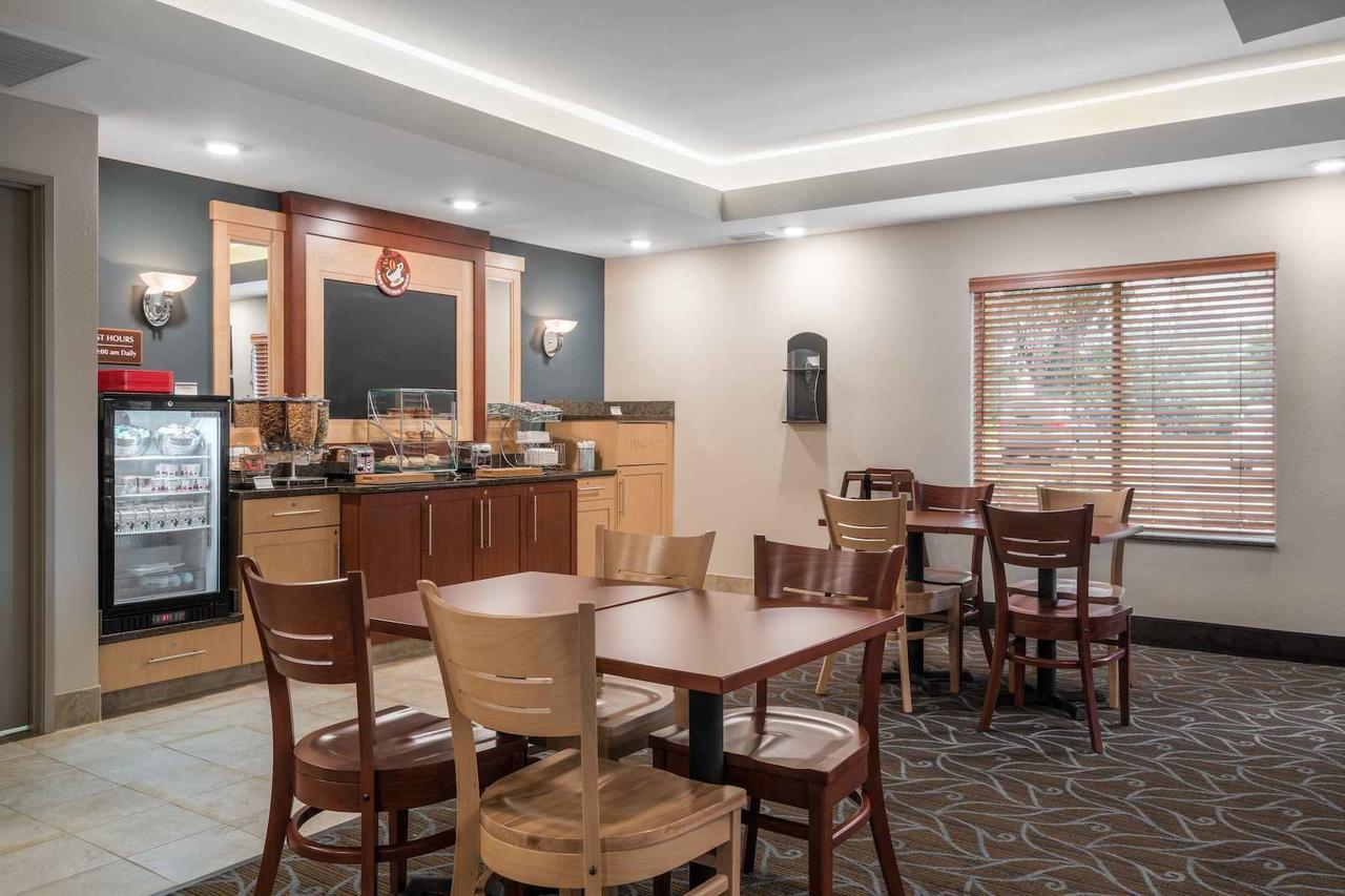 Americinn By Wyndham Windom Экстерьер фото