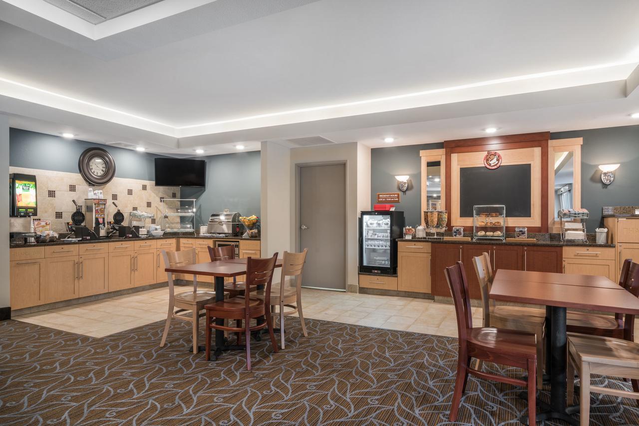 Americinn By Wyndham Windom Экстерьер фото
