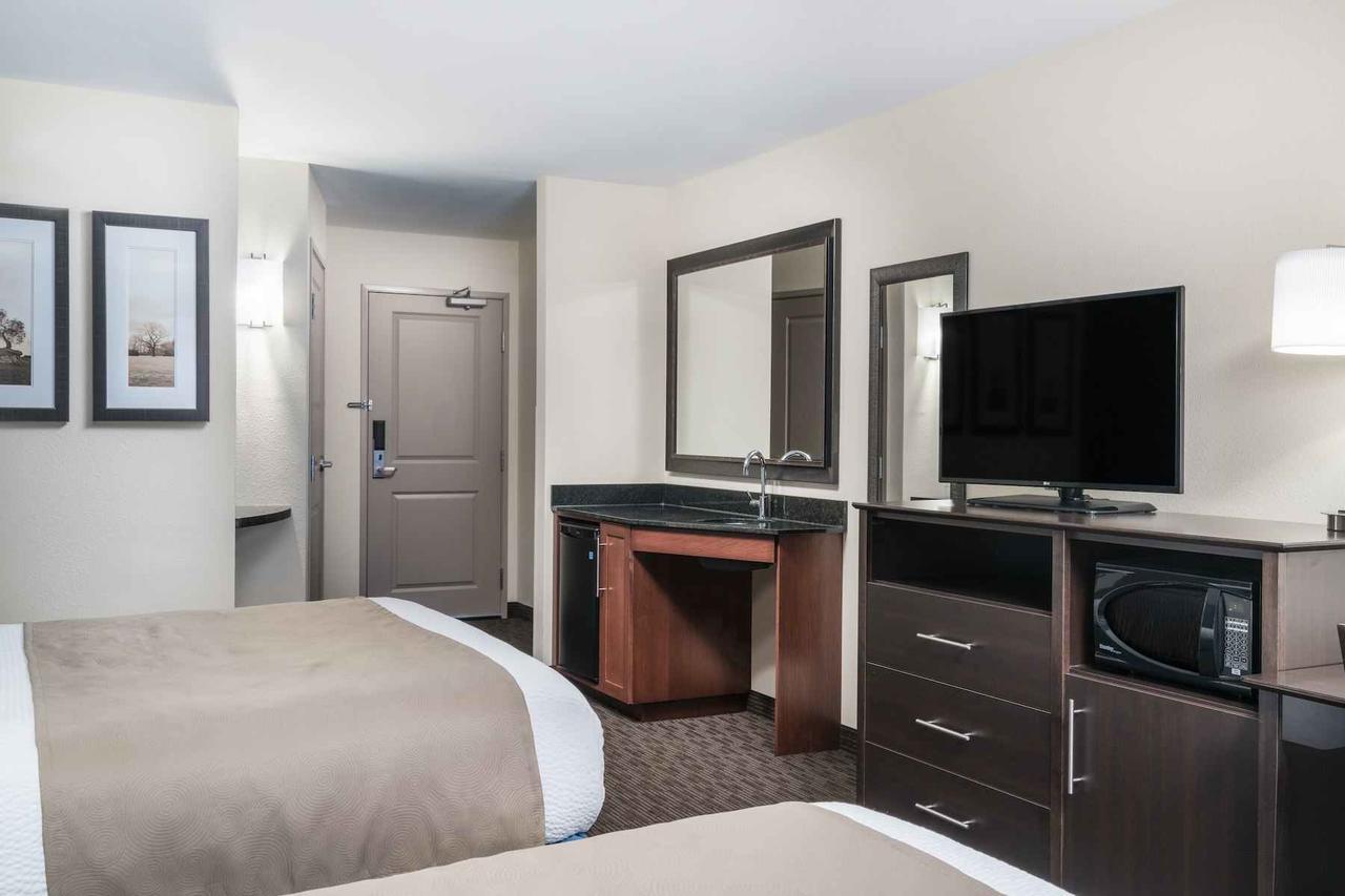 Americinn By Wyndham Windom Экстерьер фото
